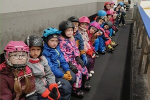 Prvňáčci začali bruslit v Telči IMG_20251110_092751.jpg